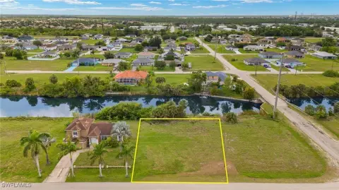 Cape Coral Canal Front Land