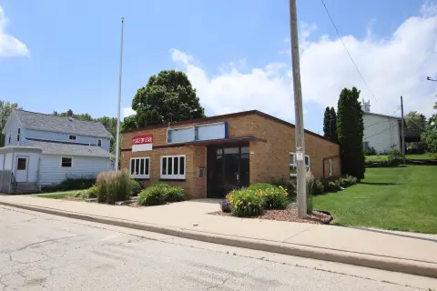 Turnkey Commercial Space in Lomira