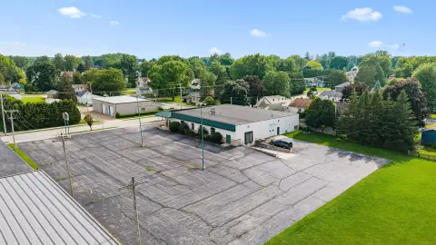 Versatile Commercial Building in New Holstein