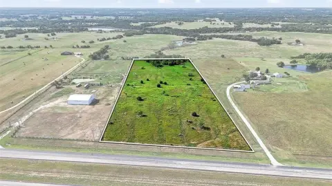 Highway Frontage Land in Savoy, TX