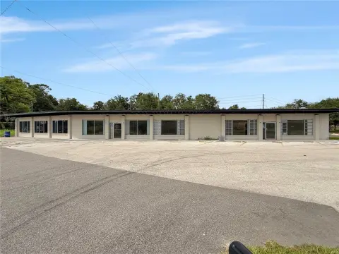 Standalone Retail Space with Highway Frontage