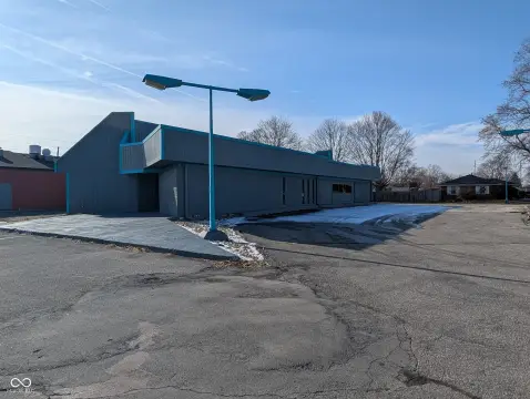 Commercial Corner Building For Lease