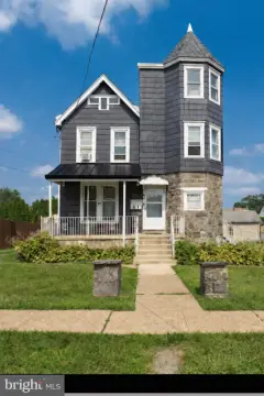 Victorian Triplex with 5-Car Garage