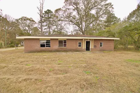 Lumberton Triplex: Rehab Opportunity