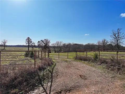 Equestrian Property with Cattle Pens