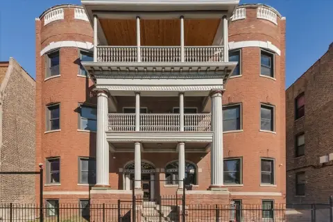 Renovated 9-Unit Building in Chicago