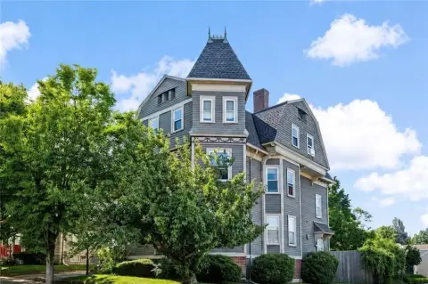 5-Unit Victorian Apartment Building