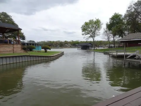 Paradise Bay Lakefront Lot