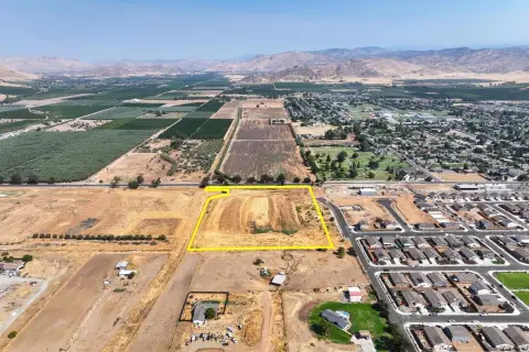 Woodlake Commercial Land for Sale