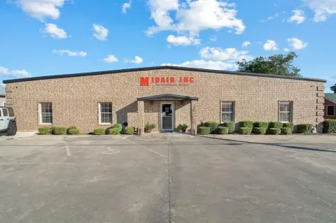 Remodeled Office-Warehouse Facility in Saginaw