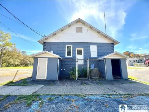 Specialty Property with Open Plan