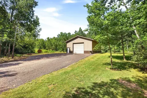 Hunting Land Retreat with Hunting Lodge Building