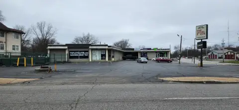 Retail Space in High-Visibility Center