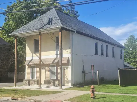 Mixed-Use Building with Garage