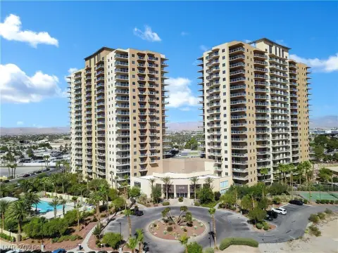 Luxury High-Rise Penthouse with Views