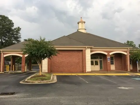 Stockbridge Retail Building on Large Lot