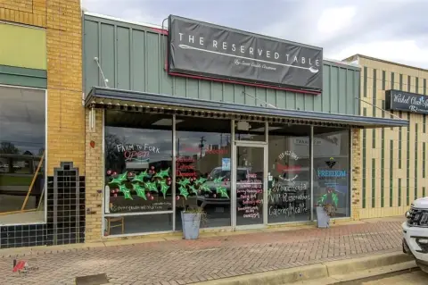 Renovated Commercial Building, Vivian, LA