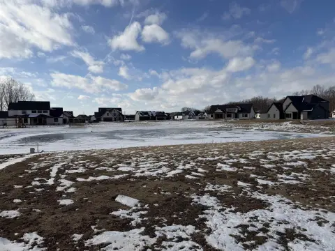 Residential Land in Huntertown, IN