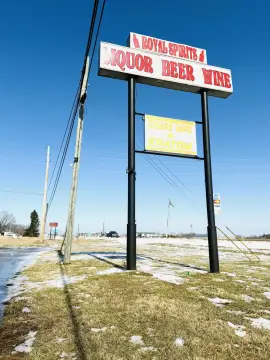 Lawrenceburg Commercial Property with Expansion Potential