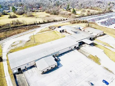 Lawrenceburg Shop Space with Cranes