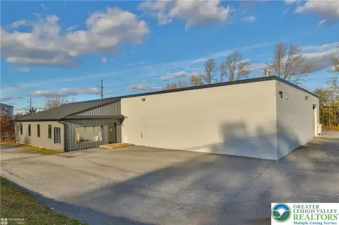 Versatile Office and Warehouse Property