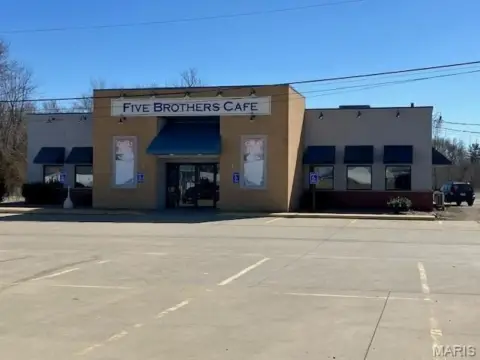 Salem, IL Commercial Building