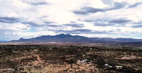 Land with Panoramic Mountain Views