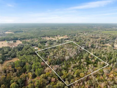 Expansive Land Parcel in Hawthorne