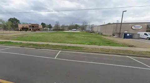 Level Commercial Land