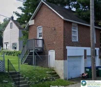 Commercial Studio Unit with Garages