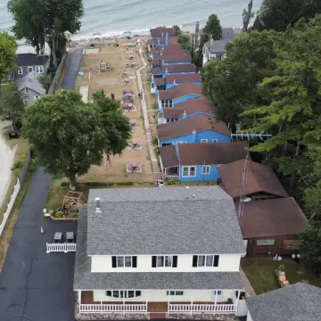 Lakefront Seasonal Resort with Cottages