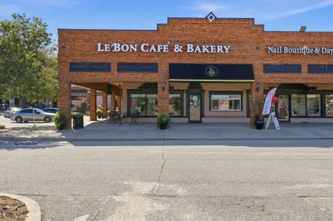 Restaurant with Indoor and Outdoor Dining