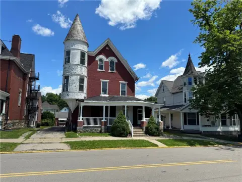Quadplex Near University
