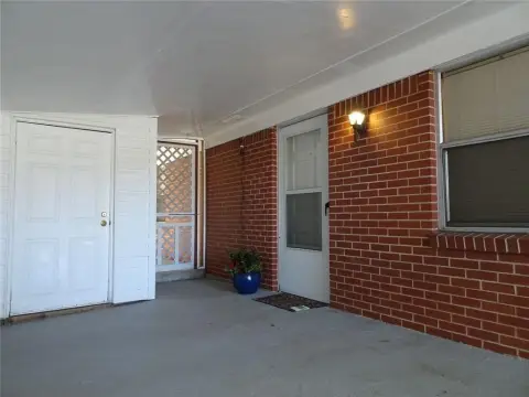 Leased Duplex in Convenient Location