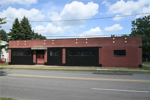 Versatile Building with Redevelopment Potential