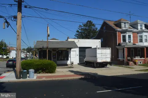 Commercial Property on Corner Lot