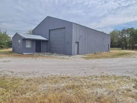 Insulated Flex Shop with High Doors