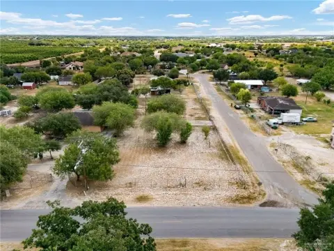 Spacious Corner Lot in Palmview
