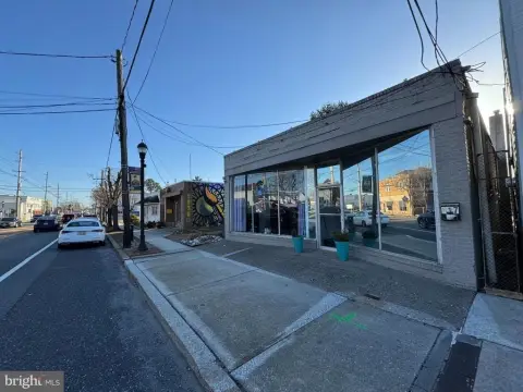 Runnemede Office Building For Sale