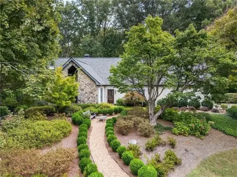 Spacious Sandy Springs Family Residence
