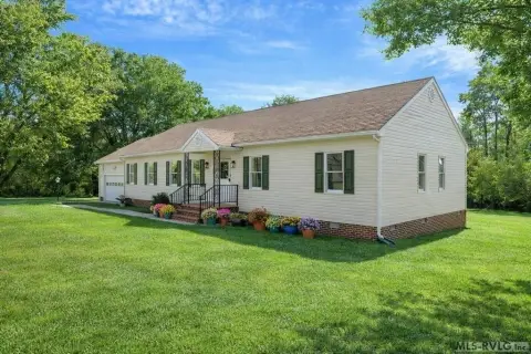 Brodnax Ranch Home with Acreage