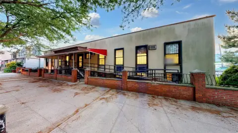 Corner Medical Office with Apartment Plans