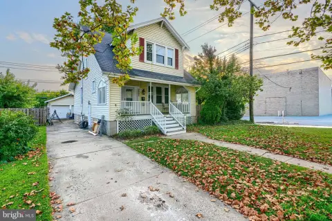 Baltimore Multifamily Property with Garages