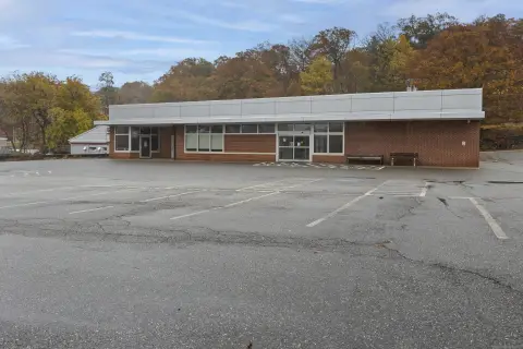 Downtown Putnam Commercial Building For Lease