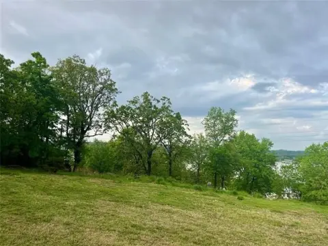 Lake View Gem on Hilltop