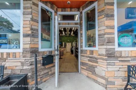 Turn-Key Restaurant with Kitchen