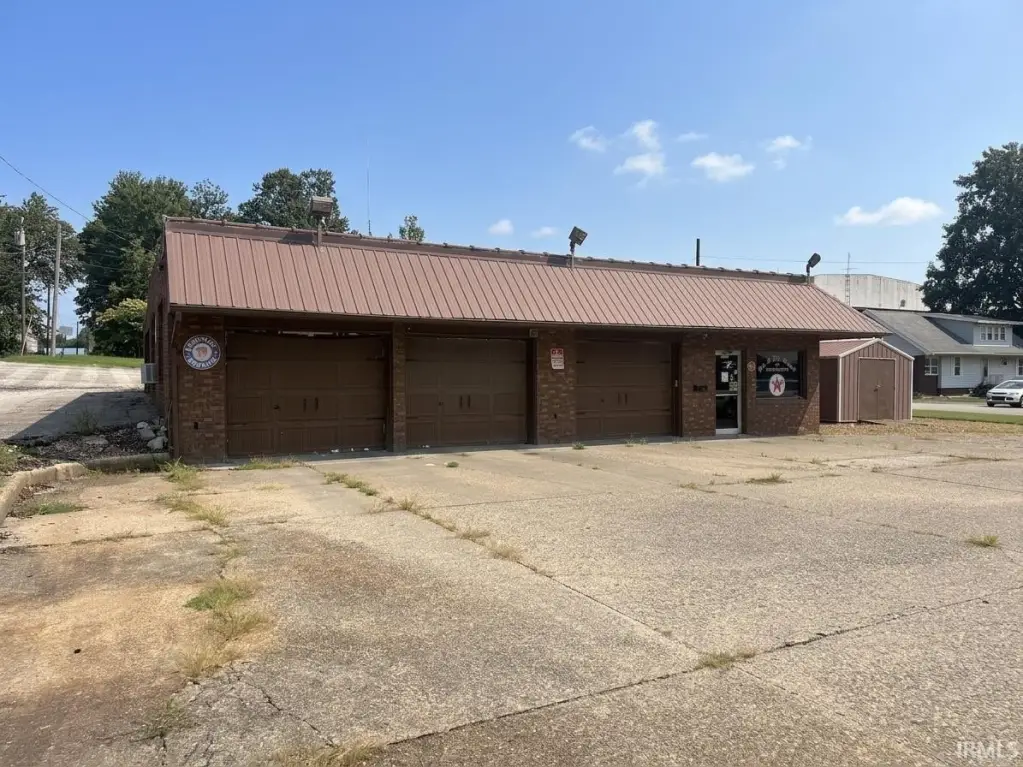 110 S 9Th St, Petersburg, IN 47567