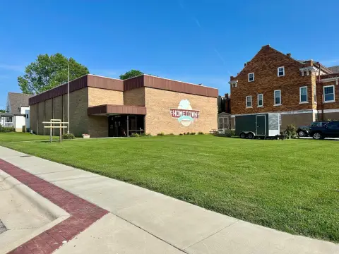 Ozark Retail Store with Lot