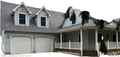 Applegate Farmhouse on 3+ Acres