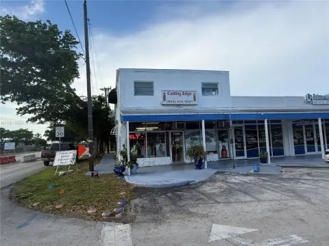Mixed-Use Building in Pembroke Pines